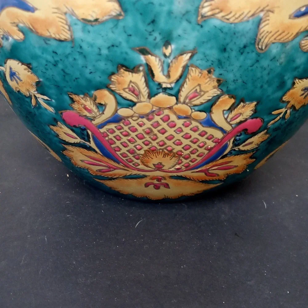 Medium  Round Porcelain vase Green In Color Floral‎ Pattern